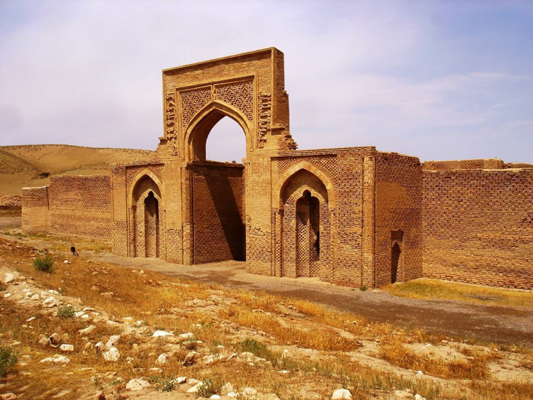 کاروانسرای رباط شرف